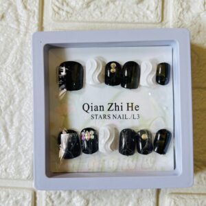 Fancy Nail (Black)