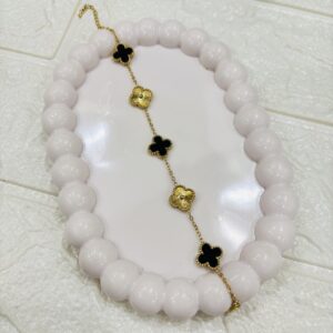 Clover Braclet(Black & Golden)